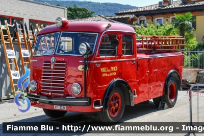 Fiat 640N
Vigili del Fuoco
Unione Distrettuale Alto Garda e Ledro
Corpo Volontario di Riva del Garda (TN)
Allestimento Bergomi
Appartenuta al
Corpo dei Vigili del Fuoco di Verona
VF 3724
VF 5F6 TN
Parole chiave: Fiat 640N VF3724