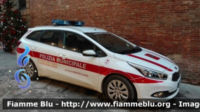 Kia C'eed stationwagon II serie
Polizia Municipale
Unione dei comuni Valdichiana Senese
POLIZIA LOCALE YA 384 AH
Parole chiave: Kia C&#039;eed_stationwagon_IIserie POLIZIALOCALEYA384AH