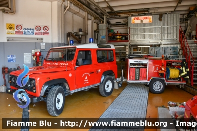 Land Rover Defender 90
Vigili del Fuoco
Distretto di Riva del Garda
Corpo Volontario di Riva del Garda (TN)
VF 3D1 TN
Parole chiave: Land-Rover Defender_90  VF3D1TN