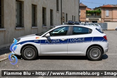 Alfa Romeo Nuova Giulietta Restyle
Polizia Locale Ravenna
RAVENNA 33
POLIZIA LOCALE YA 401 AL
Parole chiave: Alfa-Romeo Nuova_Giulietta_Restyle POLIZIALOCALEYA401AL