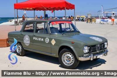 Alfa Romeo Giulia Super 1.6
Polizia di Stato
Squadra Volante
Automezzo Storico
POLIZIA 46944
Parole chiave: Alfa-Romeo Giulia_Super_1.6 POLIZIA46944 Bell_Italia_2021