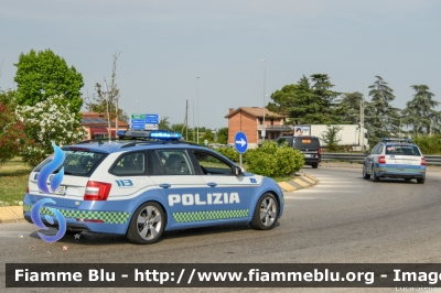 Skoda Octavia Wagon V serie
Polizia di Stato
Polizia Stradale
Allestimento Focaccia
POLIZIA M4706 Auto 6
POLIZIA M5285 Auto 7
In scorta alla Mille Miglia 2021
Parole chiave: Skoda Octavia_Wagon_Vserie POLIZIAM4706  POLIZIAM5285 1000_Miglia_2022