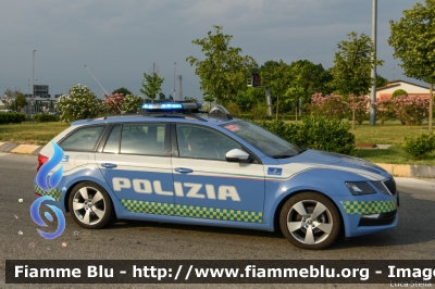 Skoda Octavia Wagon V serie
Polizia di Stato
Polizia Stradale
Allestimento Focaccia
POLIZIA M4757
Auto 5
In scorta alla Mille Miglia 2021 
Parole chiave: Skoda Octavia_Wagon_Vserie POLIZIAM4757 1000_MIglia_2022