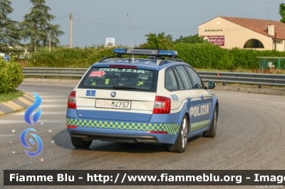 Skoda Octavia Wagon V serie
Polizia di Stato
Polizia Stradale
Allestimento Focaccia
POLIZIA M4757
Auto 5
In scorta alla Mille Miglia 2021 
Parole chiave: Skoda Octavia_Wagon_Vserie POLIZIAM4757 1000_MIglia_2022