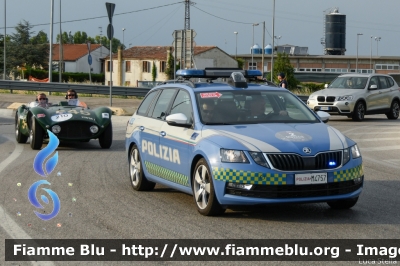 Skoda Octavia Wagon V serie
Polizia di Stato
Polizia Stradale
Allestimento Focaccia
POLIZIA M4757
Auto 5
In scorta alla Mille Miglia 2021 
Parole chiave: Skoda Octavia_Wagon_Vserie POLIZIAM4757 1000_MIglia_2022