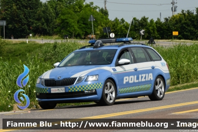 Skoda Octavia Wagon V serie
Polizia di Stato
Polizia Stradale
Allestimento Focaccia
POLIZIA M4769
Parole chiave: Skoda Octavia_Wagon_Vserie POLIZIAM4769 1000_Miglia_2023