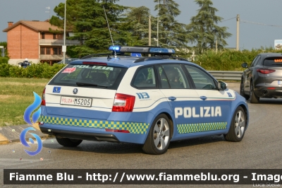 Skoda Octavia Wagon V serie
Polizia di Stato
Polizia Stradale
Allestimento Focaccia
POLIZIA M5205
Auto 3
In scorta alla Mille Miglia 2021 
Parole chiave: Skoda Octavia_Wagon_Vserie POLIZIAM5205 1000_Miglia_2022