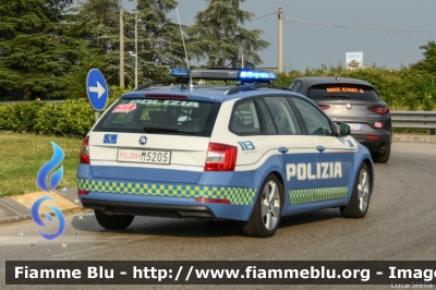 Skoda Octavia Wagon V serie
Polizia di Stato
Polizia Stradale
Allestimento Focaccia
POLIZIA M5205
Auto 3
In scorta alla Mille Miglia 2021 
Parole chiave: Skoda Octavia_Wagon_Vserie POLIZIAM5205 1000_Miglia_2022