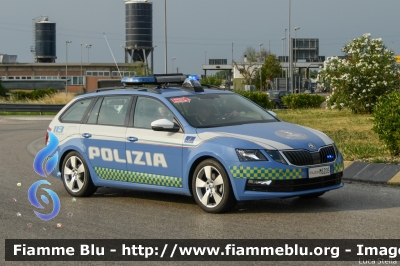 Skoda Octavia Wagon V serie
Polizia di Stato
Polizia Stradale
Allestimento Focaccia
POLIZIA M5205
Auto 3
In scorta alla Mille Miglia 2021 
Parole chiave: Skoda Octavia_Wagon_Vserie POLIZIAM5205 1000_Miglia_2022