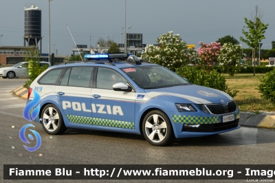 Skoda Octavia Wagon V serie
Polizia di Stato
Polizia Stradale
Allestimento Focaccia
POLIZIA M5205
Auto 3
In scorta alla Mille Miglia 2021 
Parole chiave: Skoda Octavia_Wagon_Vserie POLIZIAM5205 1000_Miglia_2022