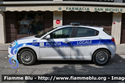 Alfa Romeo Nuova Giulietta
Alfa Romeo Nuova Giulietta Polizia Municipale
Unione dei Comuni dell'Alto Ferrarese
POLIZIA LOCALE YA 543 AP
Alto Ferrarese 402
Parole chiave: Alfa-Romeo Nuova_Giulietta POLIZIALOCALEYA543AP