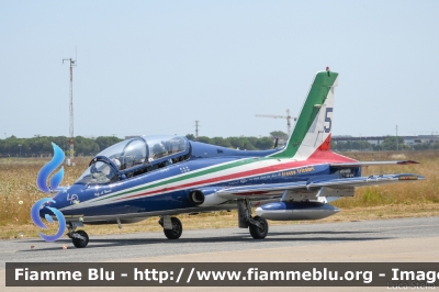 Aermacchi MB339PAN
Aeronautica Militare Italiana
313° Gruppo Addestramento Acrobatico
Stagione esibi3ioni 2022
Air Show Bellaria Igea Marina RN
Pony 5
Parole chiave: Aermacchi MB339PAN