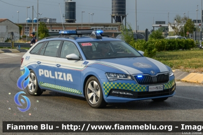 Skoda Superb Wagon III serie restyle
Polizia di Stato
Polizia Stradale
POLIZIA M6362
Auto 1
In scorta alla Mille Miglia 2022
Parole chiave: Skoda Superb_Wagon_IIIserie_restyle POLIZIAM6362 1000_Miglia_2022