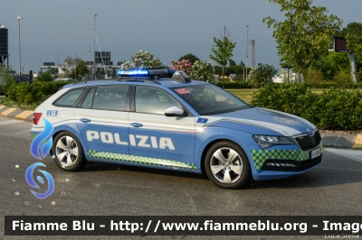 Skoda Superb Wagon III serie restyle
Polizia di Stato
Polizia Stradale
POLIZIA M6362
Auto 1
In scorta alla Mille Miglia 2022
Parole chiave: Skoda Superb_Wagon_IIIserie_restyle POLIZIAM6362 1000_Miglia_2022