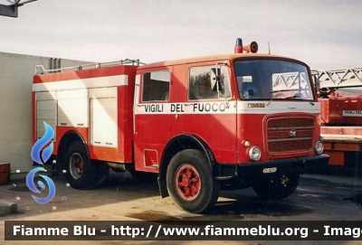 OM 150
Vigili del Fuoco
Comando Provinciale di Bari
AutoPompaSerbatoio Allestimeto Baribbi 
Seconda Fornitura
VF 10365
Dismessa nel 2003
Foto di Lello Bragazzi
Parole chiave: OM 150 VF10365