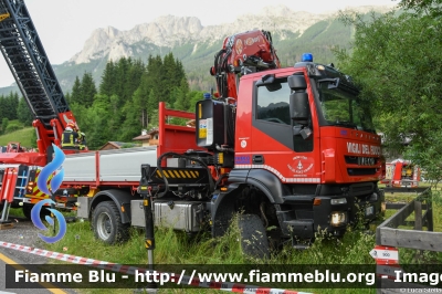 Iveco Trakker 4x4 II serie
Vigili del Fuoco
Unione distrettuale di Fassa
Assegnato al Corpo Volontario di Campitello di Fassa (TN)
Allestimento Iveco Magirus
VF 6K7 TN
Parole chiave: Iveco Trakker_4x4_IIserie VF6K7TN