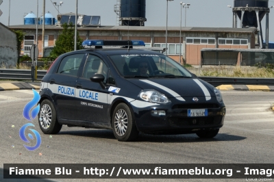 Fiat Punto VI serie
Corpo Intercomunale di Polizia Locale
Occhiobello (RO)
Allestita Bertazzoni
POLIZIA LOCALE YA 969 AM
Parole chiave: Fiat Punto_VIserie POLIZIALOCALEYA969AM 1000_Miglia_2022