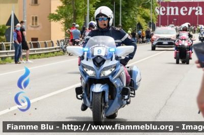 Yamaha FJR 1300 II serie
Polizia di Stato
Polizia Stradale
Allestimento Elevox
POLIZIA G3110
in scorta al Giro d'Italia 2021
Moto "9"
Parole chiave: Yamaha FJR_1300_IIserie POLIZIAG3110 Giro_Italia_2021