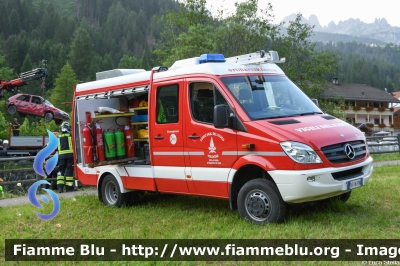 Mercedes-Benz Sprinter 4x4 III serie
Vigili del Fuoco
Unione distrettuale di Fassa
Corpo Volontario di Vigo di Fassa (TN)
Allestimento Brandschutz
VF 9K3 TN
Parole chiave: Mercedes-Benz Sprinter_4x4_IIIserie VF9K3TN