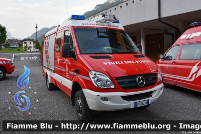 Mercedes-Benz Sprinter 4x4 III serie
Vigili del Fuoco
Unione distrettuale di Fassa
Corpo Volontario di Vigo di Fassa (TN)
Allestimento Brandschutz
VF 9K3 TN
Parole chiave: Mercedes-Benz Sprinter_4x4_IIIserie VF9K3TN