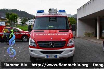 Mercedes-Benz Sprinter 4x4 III serie
Vigili del Fuoco
Unione distrettuale di Fassa
Corpo Volontario di Vigo di Fassa (TN)
Allestimento Brandschutz
VF 9K3 TN
Parole chiave: Mercedes-Benz Sprinter_4x4_IIIserie VF9K3TN