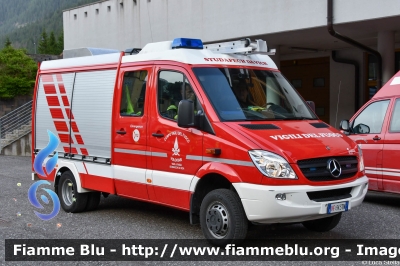 Mercedes-Benz Sprinter 4x4 III serie
Vigili del Fuoco
Unione distrettuale di Fassa
Corpo Volontario di Vigo di Fassa (TN)
Allestimento Brandschutz
VF 9K3 TN
Parole chiave: Mercedes-Benz Sprinter_4x4_IIIserie VF9K3TN