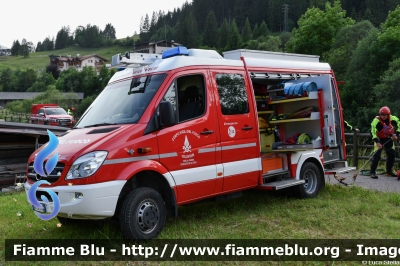 Mercedes-Benz Sprinter 4x4 III serie
Vigili del Fuoco
Unione distrettuale di Fassa
Corpo Volontario di Vigo di Fassa (TN)
Allestimento Brandschutz
VF 9K3 TN
Parole chiave: Mercedes-Benz Sprinter_4x4_IIIserie VF9K3TN