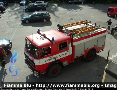 Iveco OM 160
Vigili del Fuoco
Comando Provinciale di Belluno
Distaccamento Volontario di Selva di Cadore (BL)
AutoPompaSerbatoio allestimento Baribbi
VF 12340
Parole chiave: Iveco OM 160 VF12340 Raduno_Nazionale_VVF_2010