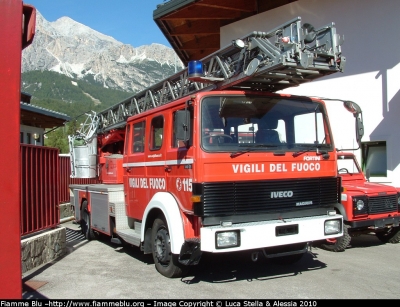 Iveco 140-25
Vigili del Fuoco
Comando Provinciale di Belluno
Distaccamento Permanente di Cortina d'Ampezzo (BL)
AutoScala allestimento Iveco-Magirus ricondizionata da Carrozzeria Fortini
Mezzo con targa di prova VF 04
Parole chiave: Iveco 140-25 VF04 Raduno_Nazionale_VVF_2010