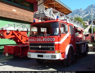 Fiat Iveco 130NC
Vigili del Fuoco
Comando Provinciale di Belluno
Distaccamento di Cortina d'Ampezzo (BL)
AutoScala allestimento Ehrsam
VF 22130

Parole chiave: Fiat Iveco 130NC VF22130 Raduno_Nazionale_VVF_2010