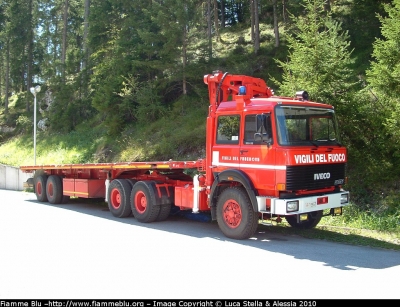 Iveco 330-35
Vigili del Fuoco
Comando Provinciale di Pordenone
VF 15557
Parole chiave: Iveco 330-35 VF15557 Raduno_Nazionale_VVF_2010