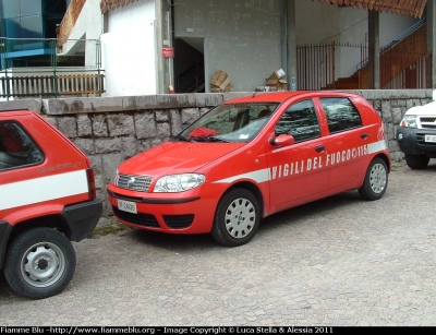 Fiat Punto Classic III serie
Vigili del Fuoco
VF 24620
Parole chiave: Fiat Punto_Classic_IIIserie VF24620 Raduno_Nazionale_VVF_2010