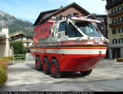 Iveco Magirus Marconi Duffy 6x6/4
Vigili del Fuoco
Mezzo Anfibio
In esposizione al I Raduno Nazionale dei Vigili del Fuoco a Cortina d'Ampezzo per conto di Iveco Magirus
VF 25395 

Parole chiave: Iveco Magirus Marconi Duffy_6x6/4 VF25395 Raduno_Nazionale_VVF_2010