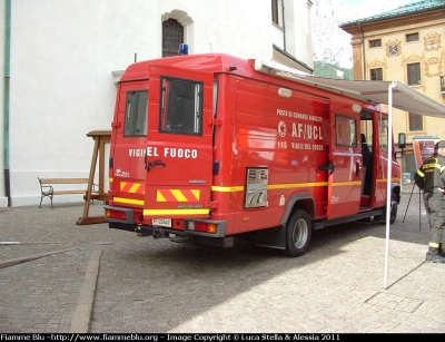 Mercedes-Benz Vario 614D
Vigili del Fuoco
VF 22647
Parole chiave: Mercedes-Benz Vario_614D VF22647 Raduno_Nazionale_VVF_2010