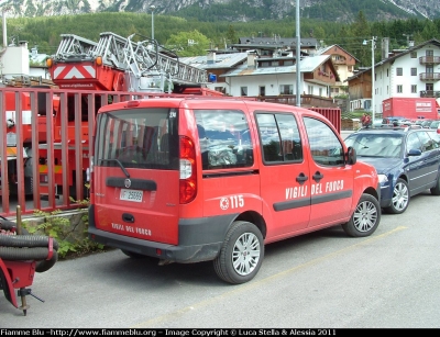 Fiat Doblò II serie
Vigili del Fuoco
VF 25669
Parole chiave: Fiat Doblò_IIserie VF25669 Raduno_Nazionale_VVF_2010