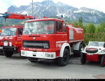 Iveco OM 155
Vigili del Fuoco
Comando Provinciale di Belluno
Distaccamento Permanente di Cortina d'Ampezzo (BL)
AutoBottePompa ricondizionata da Carrozzeria Fortini
VF 10869

Parole chiave: Iveco OM 155 VF10869 Raduno_Nazionale_VVF_2010