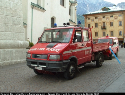 Iveco Daily 4x4 II serie
Vigili del Fuoco
Comando Provinciale di Belluno
VF 24172
Parole chiave: Iveco Daily_4x4_IIserie VF24172 Raduno_Nazionale_VVF_2010