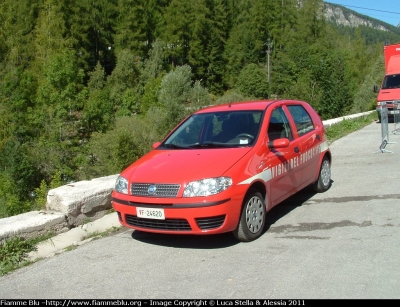 Fiat Punto III serie
Vigili del Fuoco
VF 24620
Parole chiave: Fiat Punto_IIIserie VF24620 Raduno_Nazionale_VVF_2010