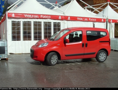 Fiat Qubo
Vigili del Fuoco
Comando Provinciale di Macerata
VF 25798
Parole chiave: Fiat Qubo VF25798 Raduno_Nazionale_VVF_2010