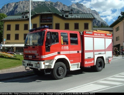 Iveco EuroFire 140E28 4x4 I serie
Vigili del Fuoco
Comando Provinciale di Belluno
Distaccamento Permanente di Cortina d'Ampezzo (BL)
AutoPompaSerbatoio allestimento Iveco-Magirus
VF 22688

Parole chiave: Iveco EuroFire_140E28_4x4_Iserie VF22688 Raduno_Nazionale_VVF_2010