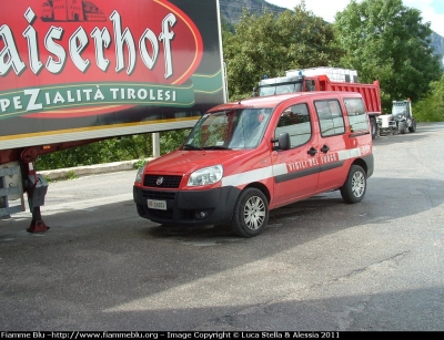 Fiat Doblò II serie
Vigili del Fuoco
VF 24953
Parole chiave: Fiat Doblò_IIserie VF24953 Raduno_Nazionale_VVF_2010