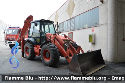 JCB 4CX
Vigili del Fuoco
Comando Provinciale di Brescia
VF 21661
In esposizione al Reas 2013
Parole chiave: JCB 4CX VF21661 Reas_2013