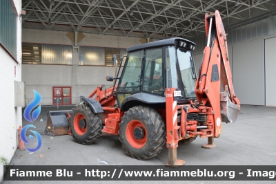 JCB 4CX
Vigili del Fuoco
Comando Provinciale di Brescia
VF 21661
In esposizione al Reas 2013
Parole chiave: JCB 4CX VF21661 Reas_2013