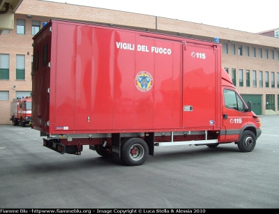 Iveco Daily III Serie
Vigili del Fuoco
Comando Provinciale di Ferrara
Nucleo NBCR
VF 22815
Parole chiave: Iveco Daily_IIISerie VF22815