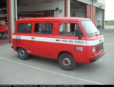 Fiat 900E
Vigili del Fuoco
Comando Provinciale di Ferrara
Distaccamento Permanente di Codigoro
VF 15690
Parole chiave: Fiat 900E VF15690