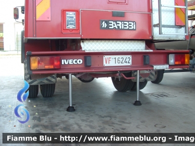 Iveco Zeta 65-12
Vigili del Fuoco
Comndo Provinciale di Ferrara
Distaccamento Permanente di Portomaggiore
Attualmente operativo al Distaccamento Volontario di Copparo
Polisoccorso allestimento Baribbi
Stabilizzatori posteriori
VF 16242
Parole chiave: Iveco Zeta_65-12 VF16242