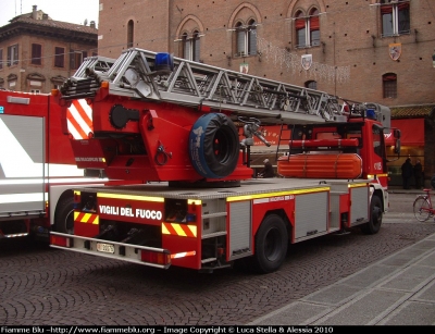 Iveco EuroFire 150E27 I serie
Vigili del Fuoco 
Comando Provinciale di Ferrara
Autoscala riallestita dalla Carrozzeria Fortini nel 2010
VF 20076
Santa Barbara 2010 Ferrara
Parole chiave: Iveco EuroFire_150E27_Iserie VF20076 Santa_Barbara_2010