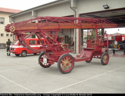 Scala Magirus
Vigili del Fuoco
Comando Provinciale di  Ferrara
Distaccamento Permanente di Codigoro
VF 176
Parole chiave: Scala_Magirus VF176