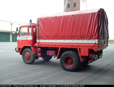 Iveco 90PC
Vigili del Fuoco
Comando Provinciale di Ferrara
Carro Puntelli
VF 13317
Parole chiave: Iveco 90PC VF13317