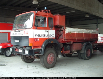 Iveco 190-26 4x4
Vigili del Fuoco
Comando Provinciale di Ferrara
VF 15939
Parole chiave: Iveco 190-26_4x4 VF15939